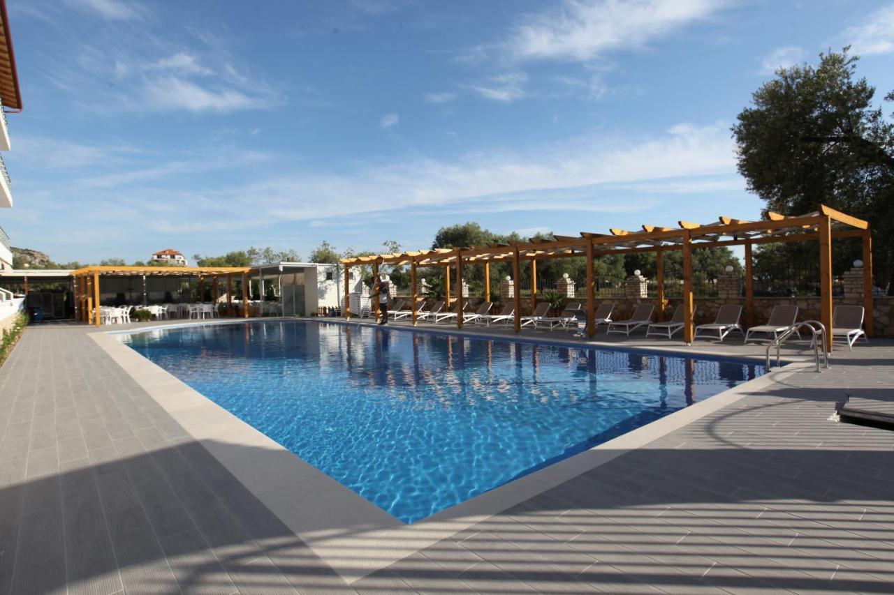 Hotel Riviera Borsh Exterior photo